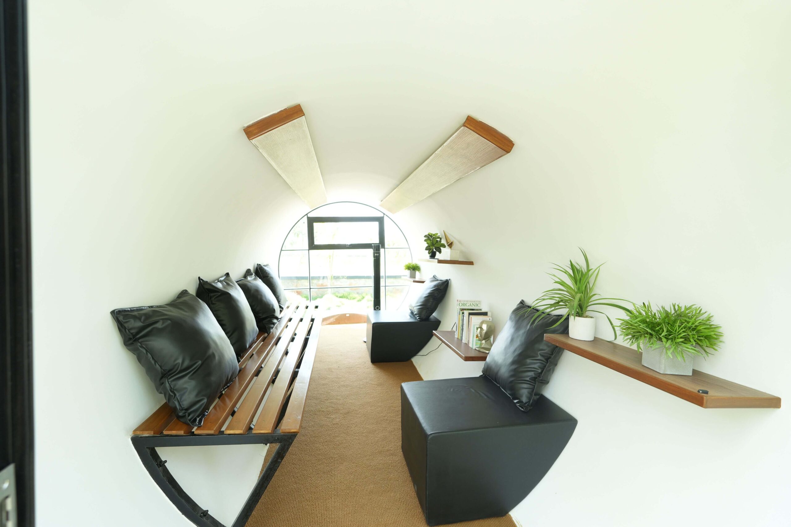 5 Must-Have Luxury Amenities in a Modern Farmhouse Property